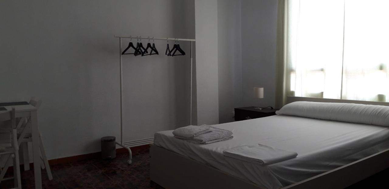 Pension Benavente Ap-7 3Min Coche Playa 5 Min Self Check-In 24H 몬코파르 외부 사진