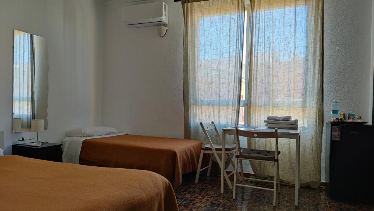 Pension Benavente Ap-7 3Min Coche Playa 5 Min Self Check-In 24H 몬코파르 외부 사진