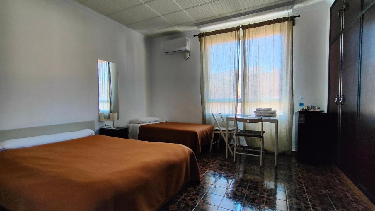 Pension Benavente Ap-7 3Min Coche Playa 5 Min Self Check-In 24H 몬코파르 외부 사진